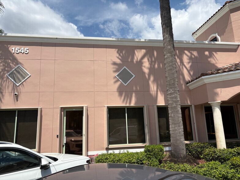 More Photos Of 1545 N Park Dr, Weston Office For Lease