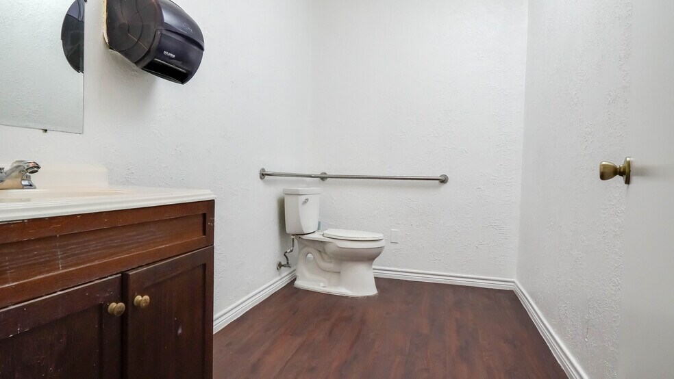 More Photos Of 8700 9th Ave, Port Arthur Office Residential For Lease