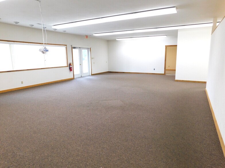 More Photos Of 215 Nieman St, Sunman Warehouse For Lease