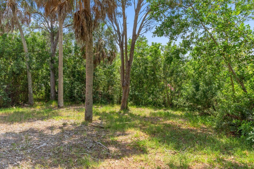 More Photos Of 14309 Old Dixie Hwy, Hudson Office For Sale