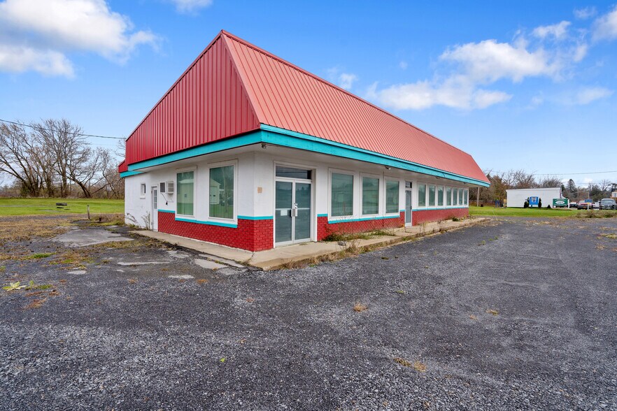 More Photos Of 9681 US 20, Cassville Restaurant For Sale