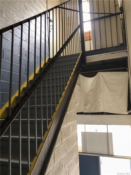 More Photos Of 9 N Bond St, Mount Vernon Warehouse For Sale