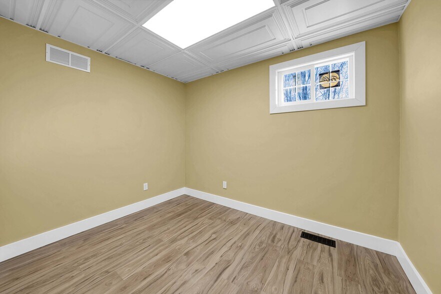 More Photos Of 1095 W Huron St, Waterford Medical For Lease