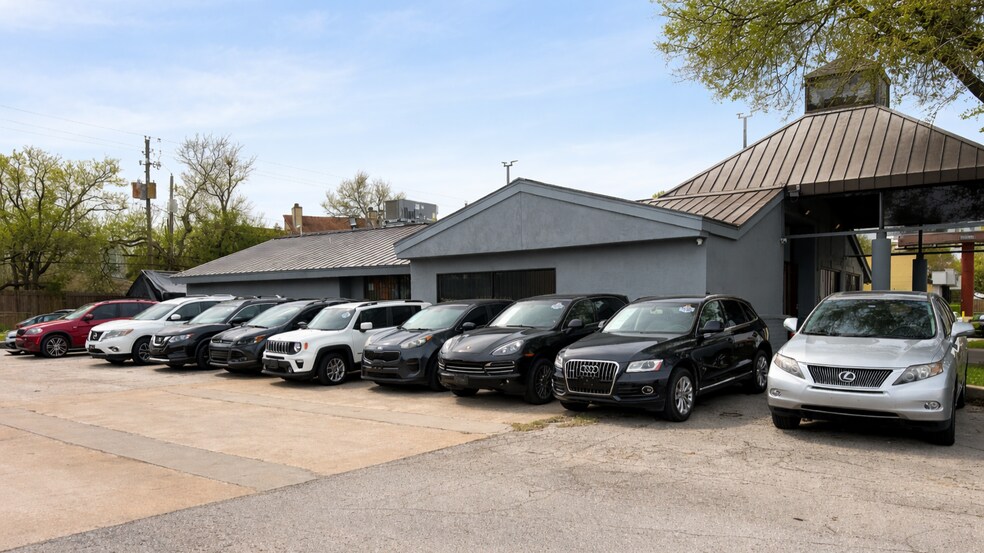More Photos Of 13038 Research Blvd, Austin Freestanding For Lease