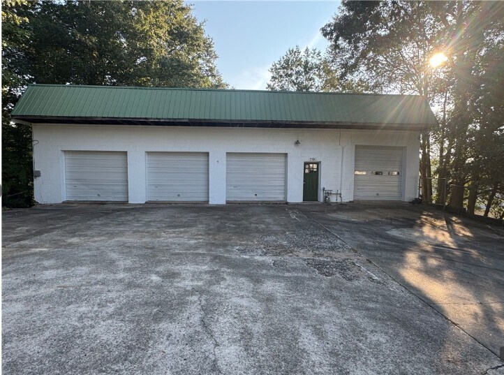 Primary Photo Of 301 Washington Ave, Easley Auto Repair For Sale