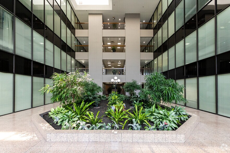 More Photos Of 2400 Augusta Dr, Houston Office For Lease