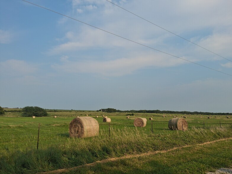 More Photos Of 6841 E US Highway 56, Overbrook Land For Sale