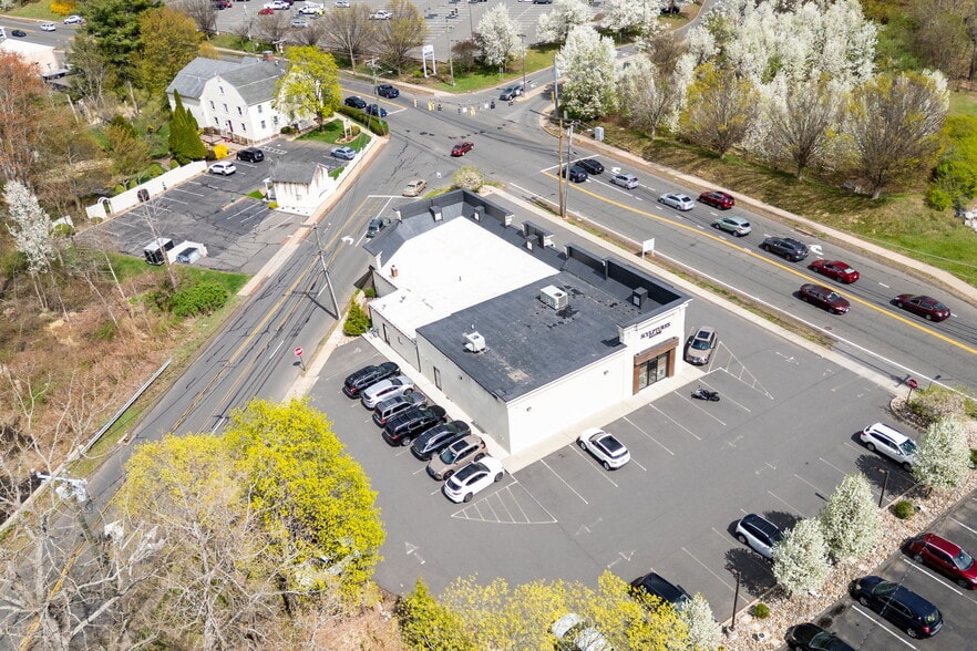 More Photos Of 474 N Main St, Southington Storefront For Lease