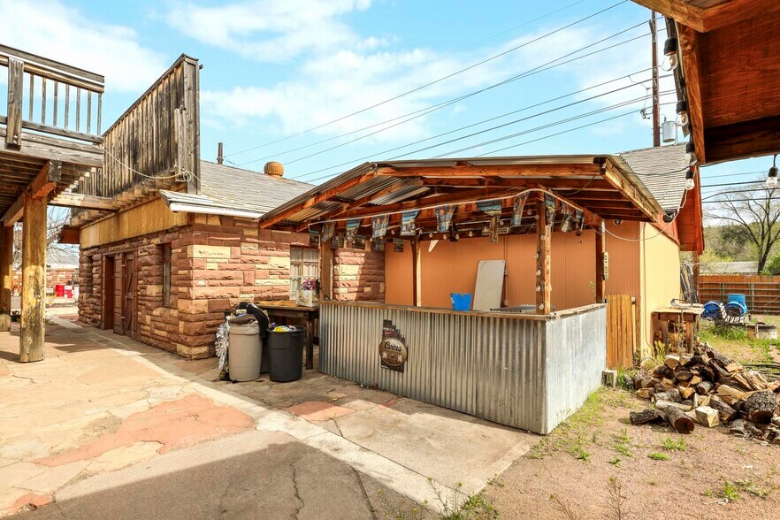 More Photos Of 607 W Main St, Payson Bar For Sale