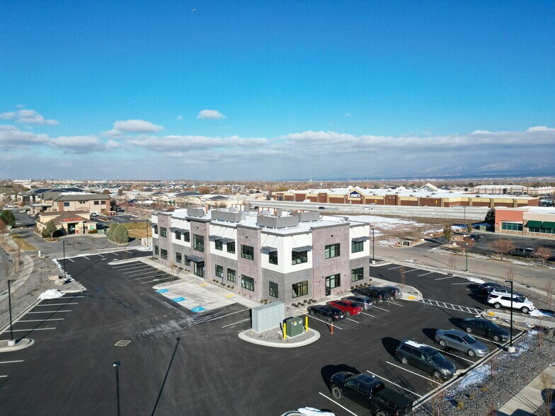 More Photos Of 12522 & 12523 S Pasture Rd, Riverton Medical For Lease