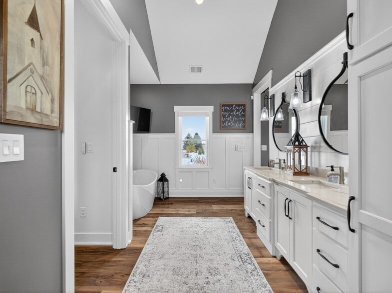 More Photos Of 15306 Covington Rd, Fort Wayne Flex For Sale