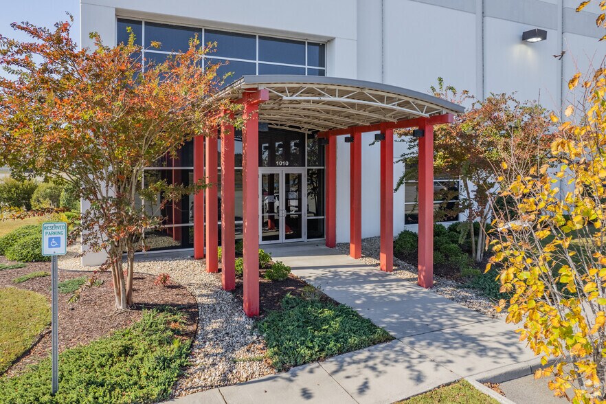 More Photos Of 1010 CenterPoint Dr, Suffolk Distribution For Lease