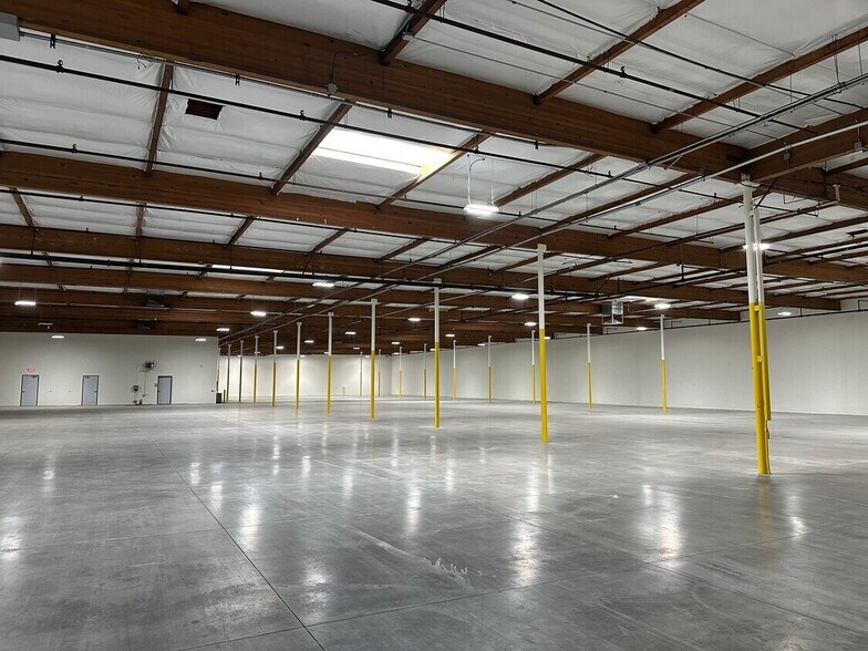 More Photos Of 6065 Polaris Ave, Las Vegas Distribution For Lease