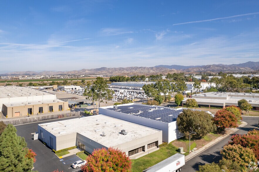 More Photos Of 27 Hughes, Irvine Warehouse For Sale