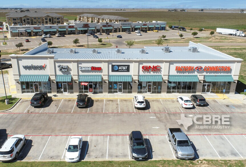 More Photos Of 1601 N I-27, Plainview Storefront Retail Office For Lease