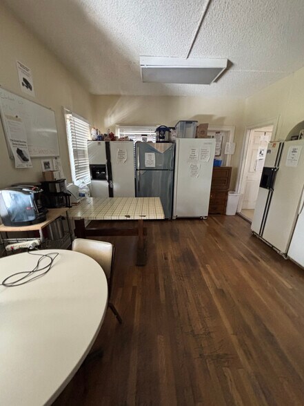 More Photos Of 2025 N Broadway, Santa Ana Office Residential For Lease