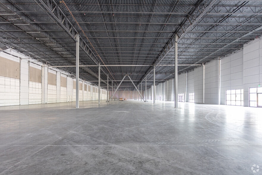 More Photos Of 593-689 N Saratoga Rd, Saratoga Springs Warehouse For Lease