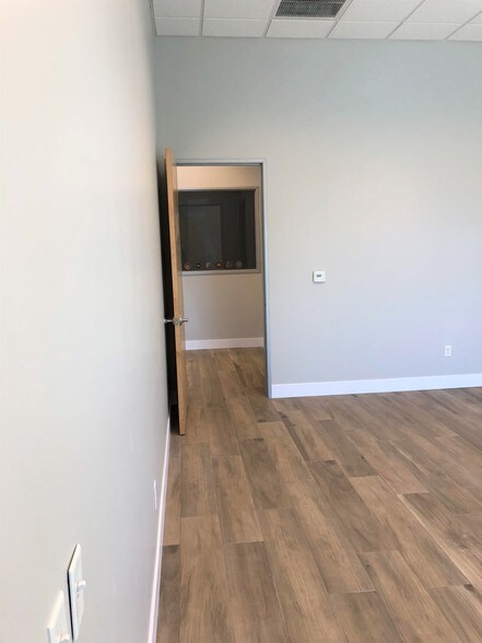 More Photos Of 1959 S Val Vista Dr, Mesa Office For Lease