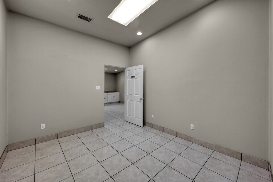 More Photos Of 32219 Tamina Rd, Magnolia Distribution For Lease