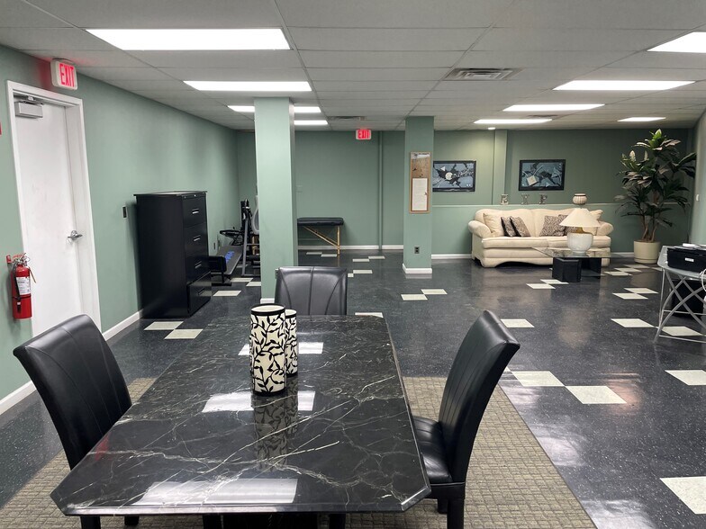 More Photos Of 30744 Groesbeck Hwy, Roseville Manufacturing For Lease