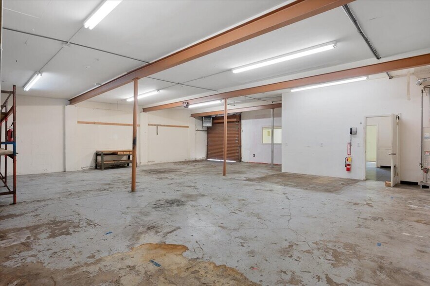 More Photos Of 217 Madison Ave, Port Chester Light Distribution For Sale