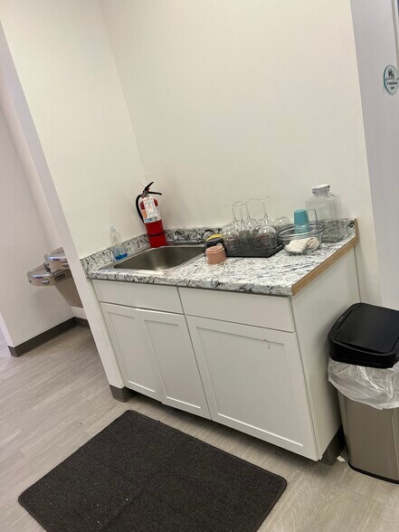 More Photos Of 5105 Reagan Dr, Charlotte Storefront Retail Office For Sale
