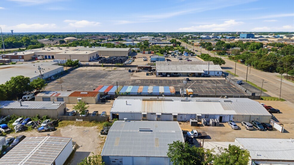 More Photos Of 1824 N 1st St, Garland Warehouse For Lease