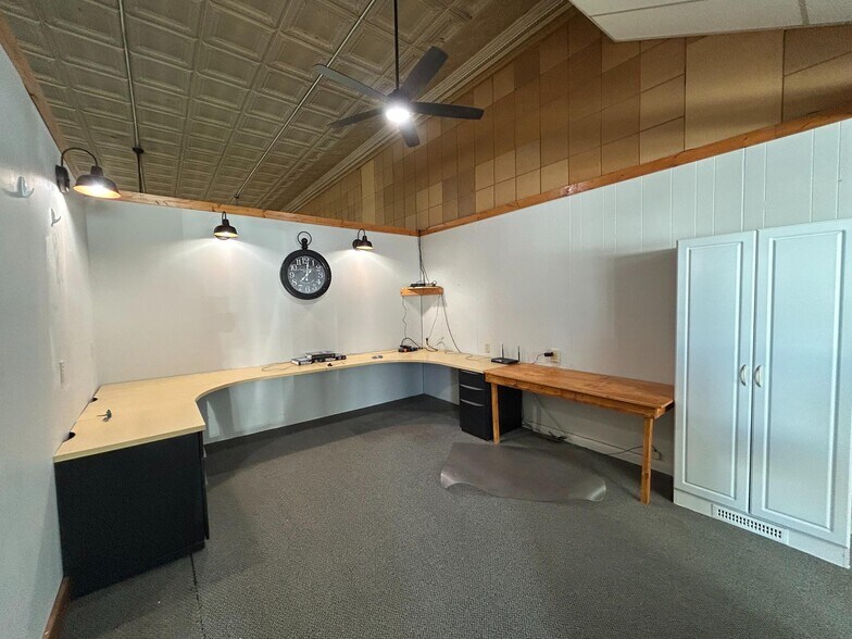 More Photos Of 212 N Main St, Ainsworth Loft Creative Space For Sale