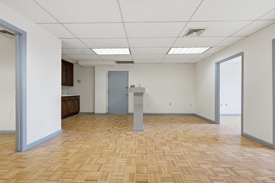 More Photos Of 3800 E Tremont Ave, Bronx Storefront Retail Office For Lease