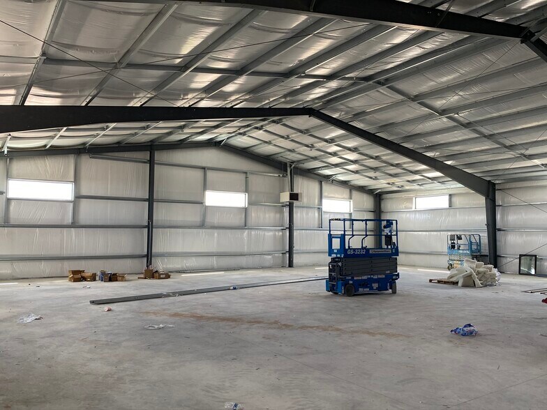 More Photos Of 10481 Railroad Dr, El Paso Warehouse For Lease