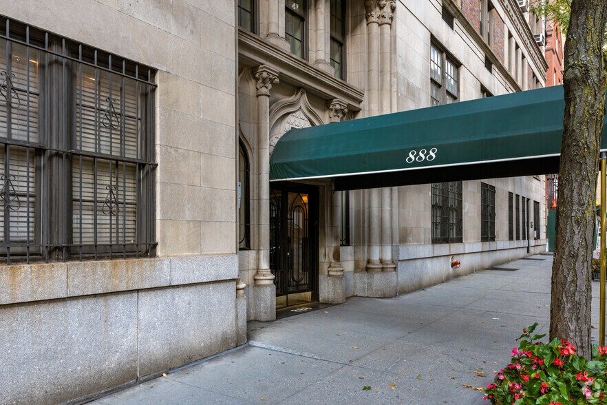 More Photos Of 888 Park Ave, New York Multifamily For Sale