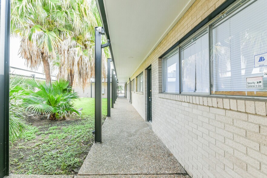 More Photos Of 1022-1024 Pasadena Blvd, Pasadena Medical For Lease