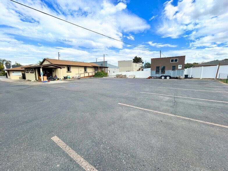 More Photos Of 1830 Addison Ave E, Twin Falls Office For Sale