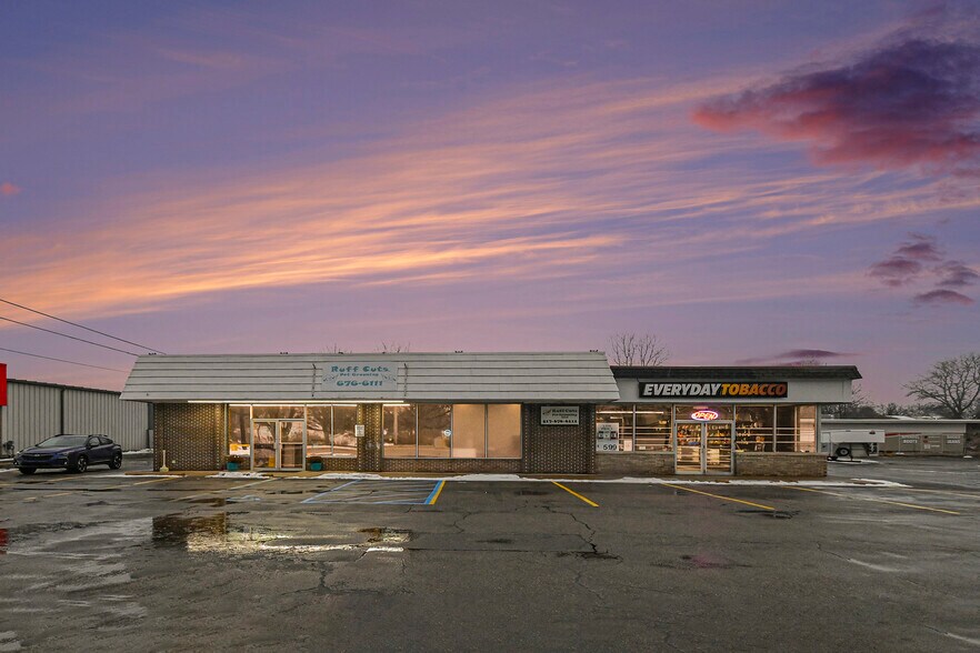 Primary Photo Of 302-306 S Cedar St, Mason Freestanding For Sale