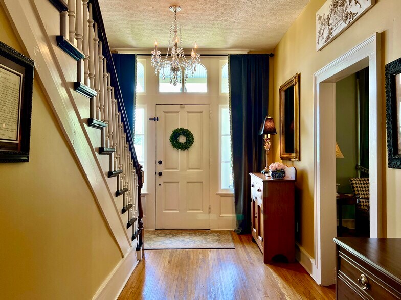 More Photos Of 210 S College St, Franklin Office For Sale