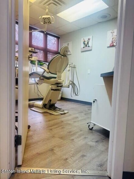 More Photos Of 15 1st St, Staten Island Office For Sale