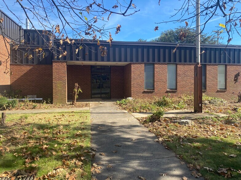 More Photos Of 1050 Spring St, Wyomissing Medical For Lease