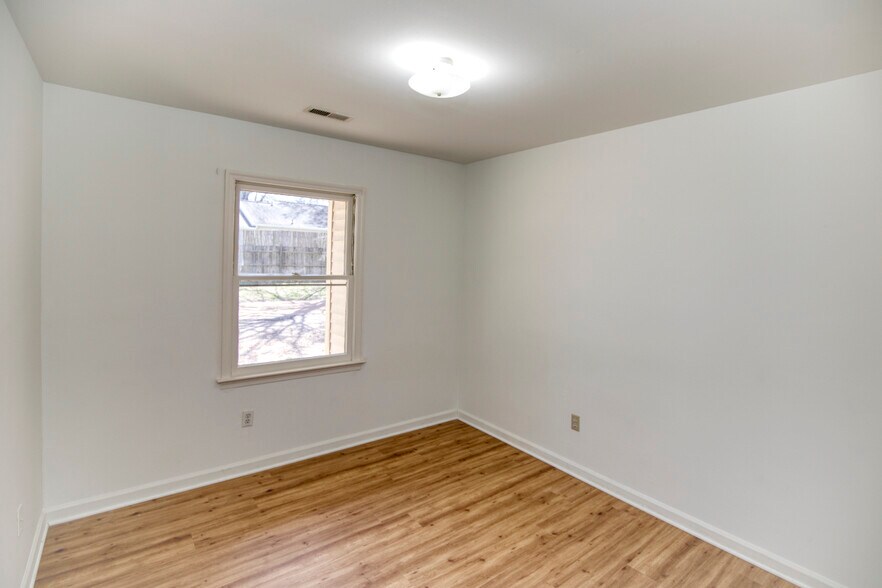 More Photos Of 7626 Bellehaven Dr, Gloucester Point Apartments For Sale