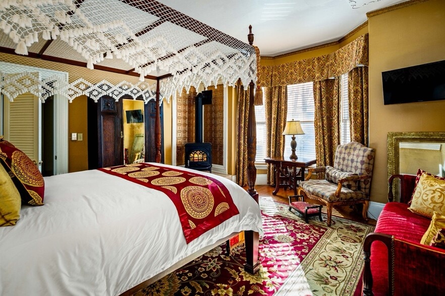 More Photos Of 82 Elm St, Camden Hospitality For Sale