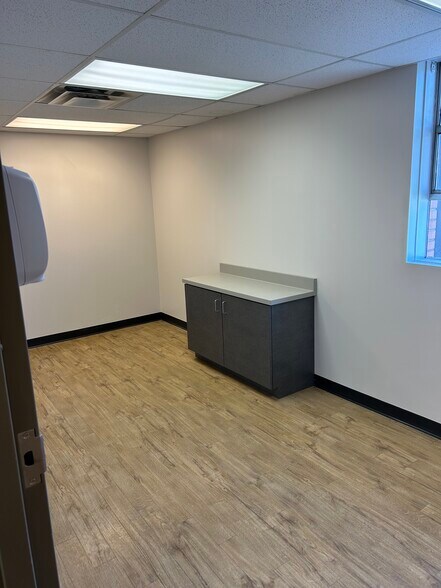 More Photos Of 9719 Olive Blvd, Olivette Medical For Lease