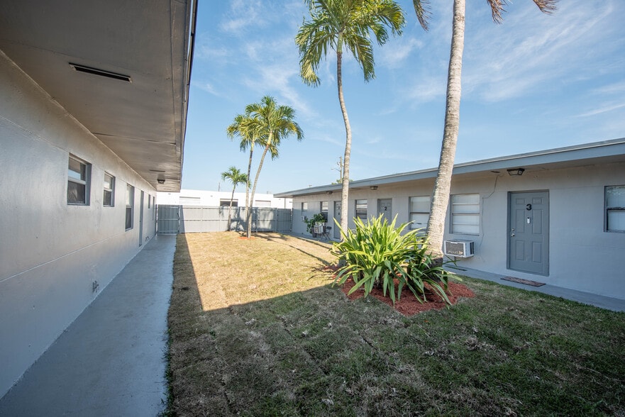 More Photos Of 821-825 NW 10th Ter, Fort Lauderdale Apartments For Sale
