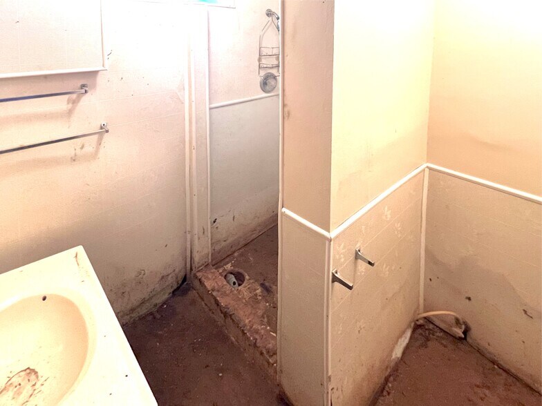 More Photos Of 621 E Broadway St, Altus Office Residential For Sale