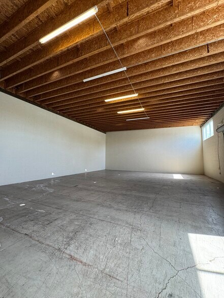 More Photos Of 8964 Oso Ave, Chatsworth Warehouse For Sale