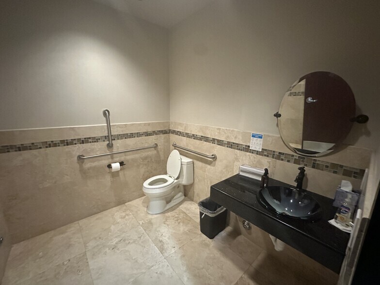 More Photos Of 4974 S Rainbow Blvd, Las Vegas Office For Sale