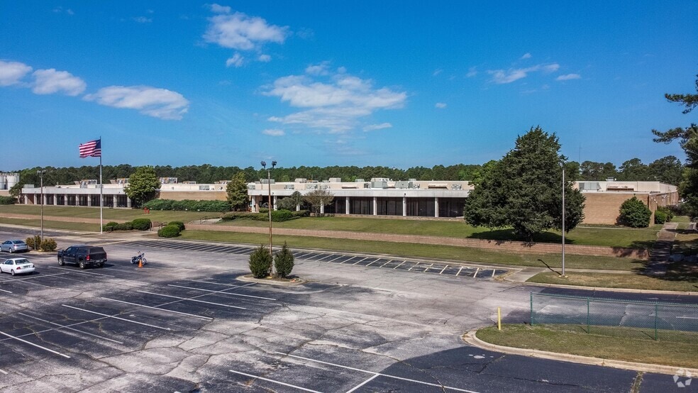 Primary Photo Of 3036 Gillespie St, Fayetteville Manufacturing For Lease