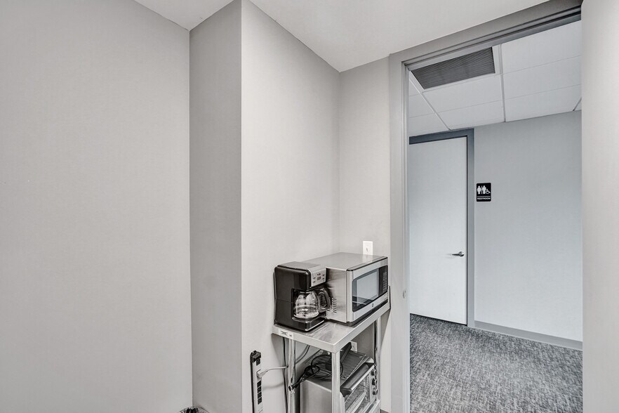 More Photos Of 1630 NW 108th Ave, Miami Warehouse For Sale