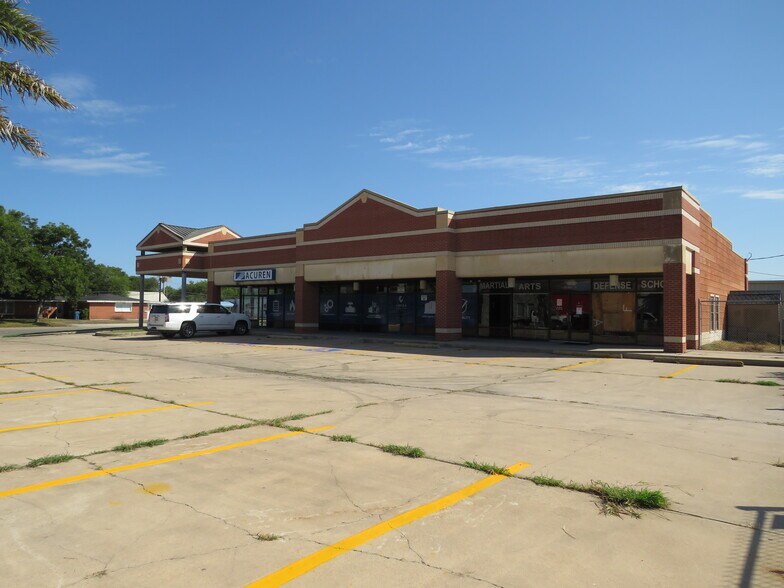 More Photos Of 1205-1211 W Austin St, Port Lavaca Office For Sale