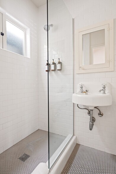 More Photos Of 1537 Union St, San Diego Apartments For Sale