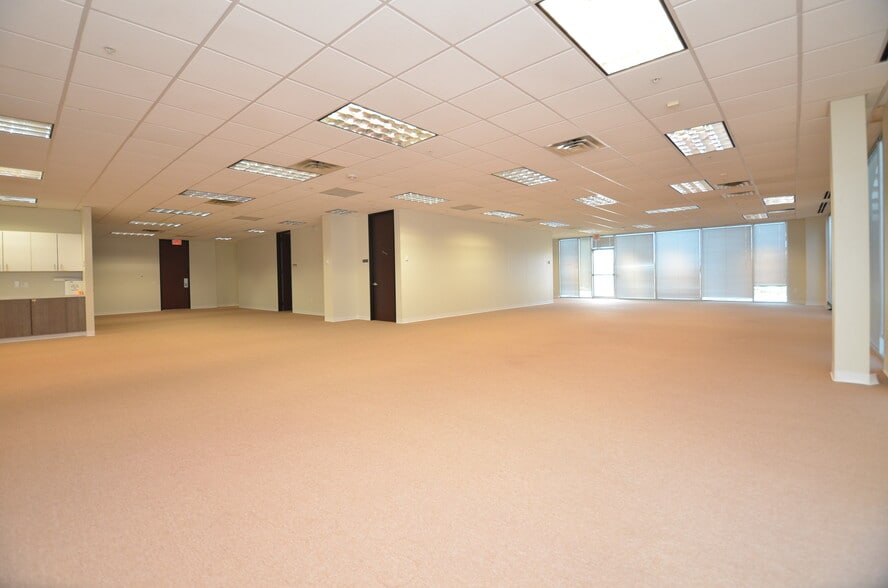 More Photos Of 7900 N Sam Houston Pky W, Houston Office For Lease