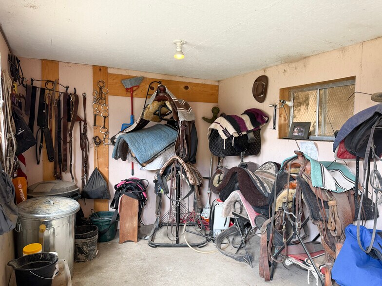 More Photos Of 972 S Main St, Prineville Flex For Sale